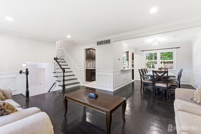 5 McKinley Street, Edison, NJ 08820