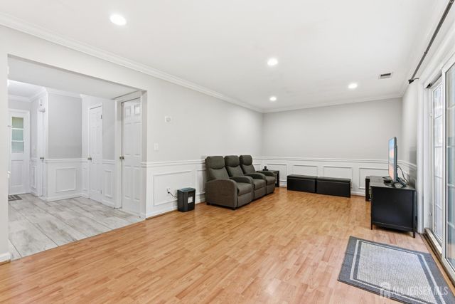5 McKinley Street, Edison, NJ 08820
