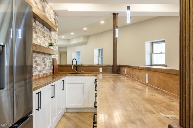 6100 Loch Lomond Court, Solon, OH 44139