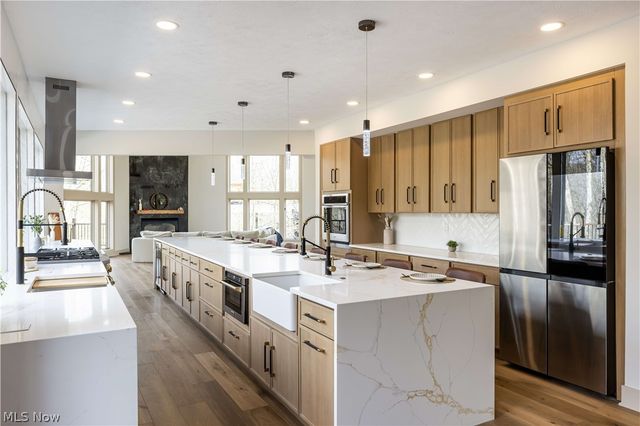 6100 Loch Lomond Court, Solon, OH 44139