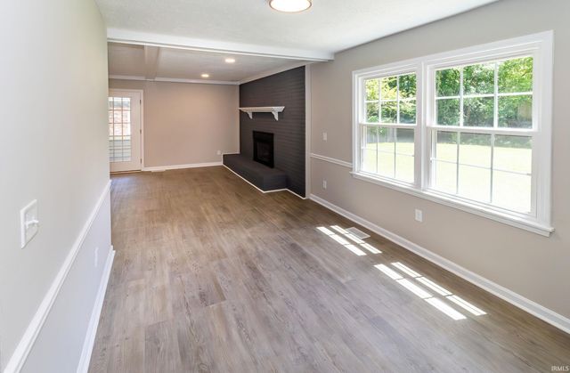 6301 E Oak Street, Evansville, IN 47715