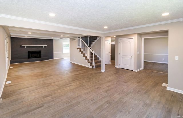 6301 E Oak Street, Evansville, IN 47715
