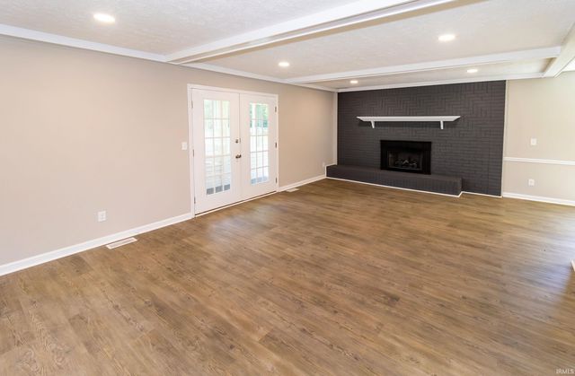 6301 E Oak Street, Evansville, IN 47715