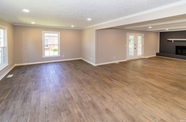 6301 E Oak Street, Evansville, IN 47715