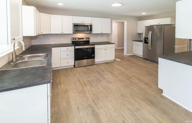 6301 E Oak Street, Evansville, IN 47715