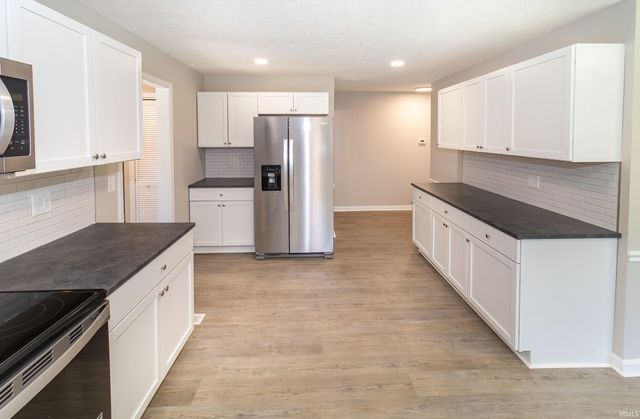 6301 E Oak Street, Evansville, IN 47715