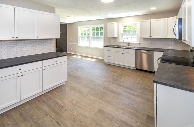 6301 E Oak Street, Evansville, IN 47715