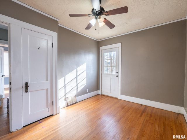 726 W CORRINGTON Avenue, Peoria, IL 61604