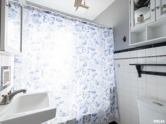 726 W CORRINGTON Avenue, Peoria, IL 61604