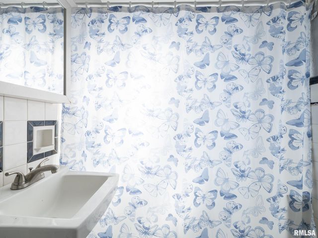 726 W CORRINGTON Avenue, Peoria, IL 61604