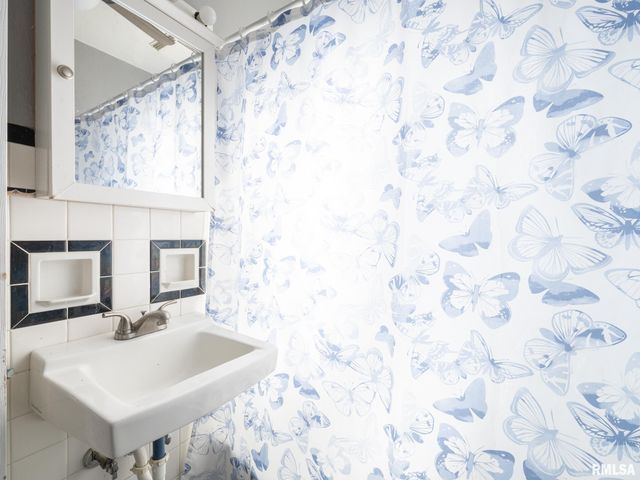 726 W CORRINGTON Avenue, Peoria, IL 61604