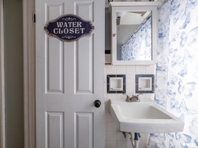 726 W CORRINGTON Avenue, Peoria, IL 61604