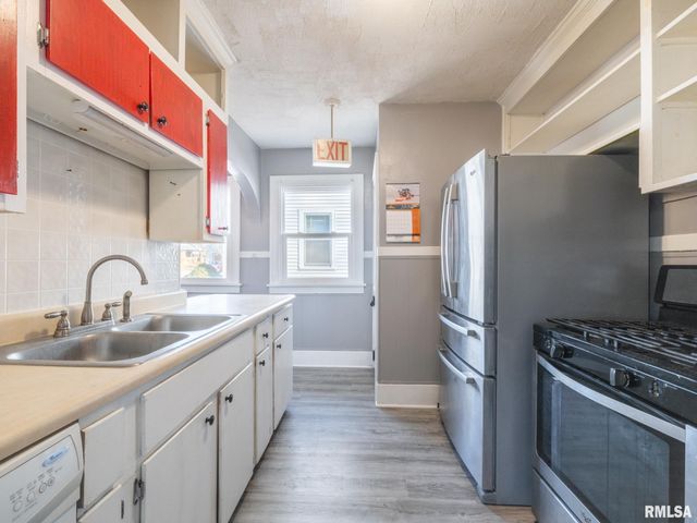 726 W CORRINGTON Avenue, Peoria, IL 61604