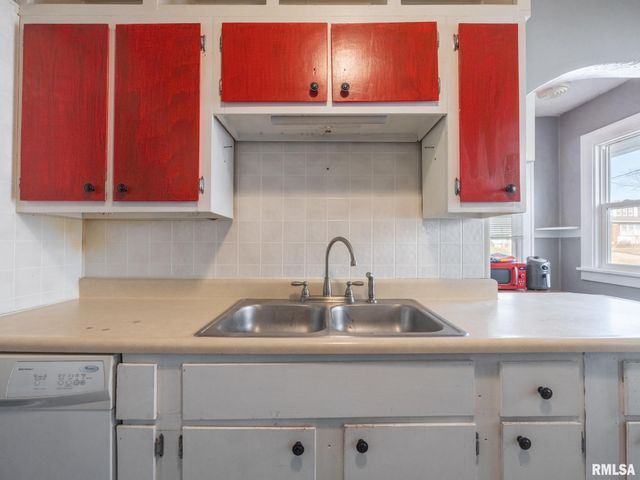 726 W CORRINGTON Avenue, Peoria, IL 61604