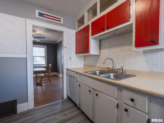 726 W CORRINGTON Avenue, Peoria, IL 61604