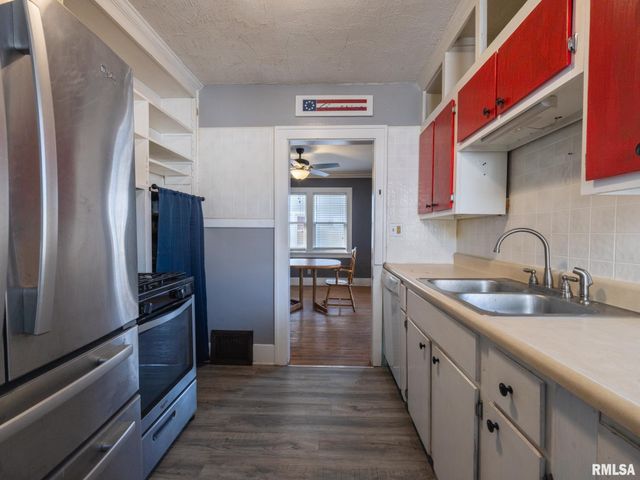 726 W CORRINGTON Avenue, Peoria, IL 61604