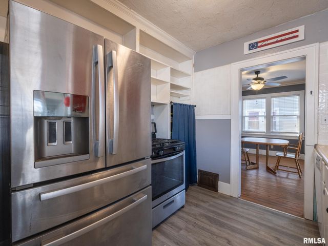 726 W CORRINGTON Avenue, Peoria, IL 61604