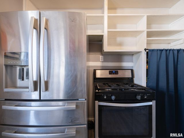 726 W CORRINGTON Avenue, Peoria, IL 61604