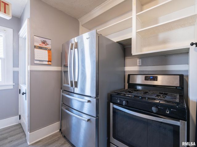 726 W CORRINGTON Avenue, Peoria, IL 61604