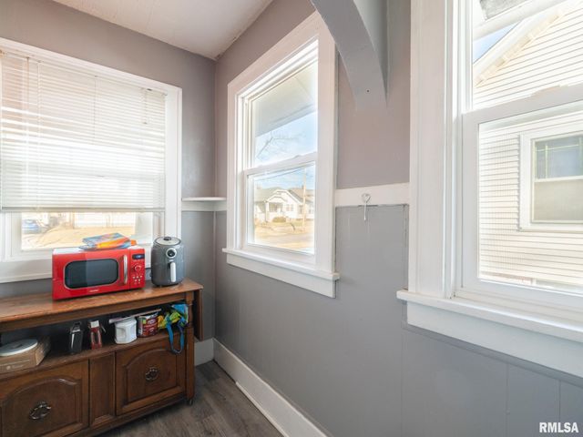 726 W CORRINGTON Avenue, Peoria, IL 61604