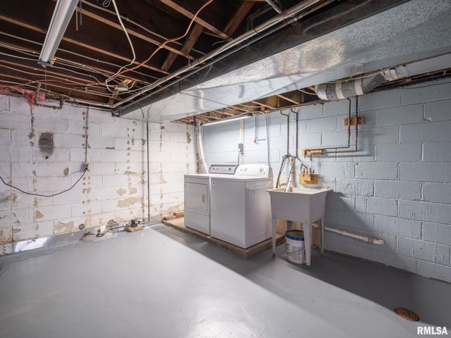 726 W CORRINGTON Avenue, Peoria, IL 61604