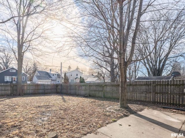 726 W CORRINGTON Avenue, Peoria, IL 61604