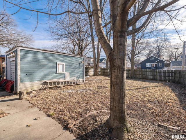 726 W CORRINGTON Avenue, Peoria, IL 61604