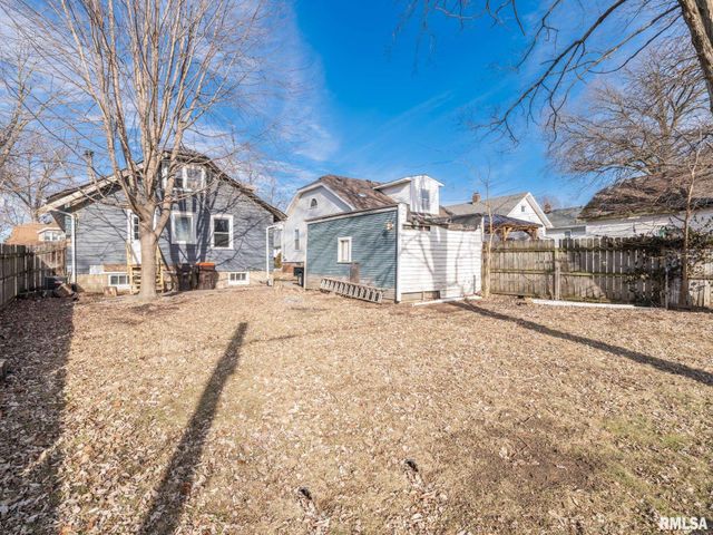 726 W CORRINGTON Avenue, Peoria, IL 61604