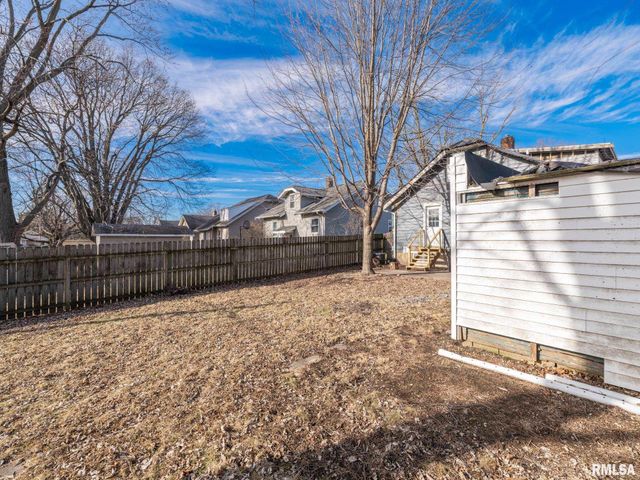 726 W CORRINGTON Avenue, Peoria, IL 61604