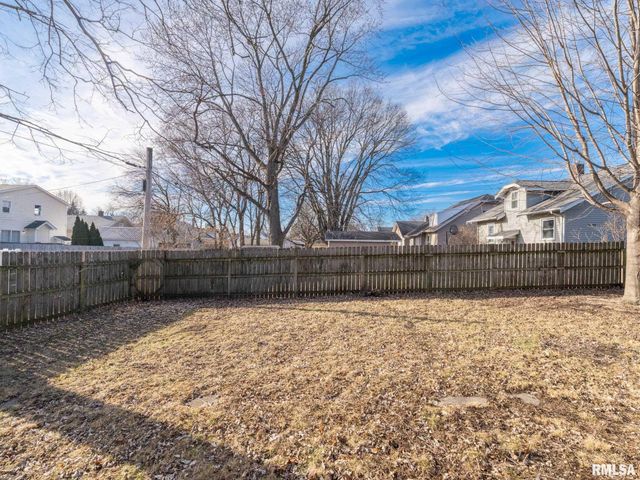 726 W CORRINGTON Avenue, Peoria, IL 61604