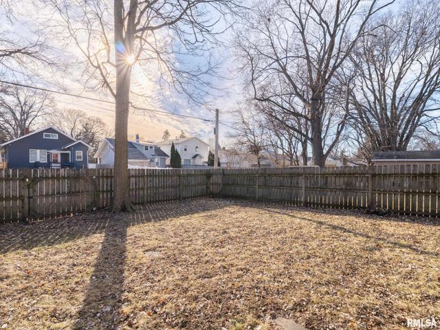 726 W CORRINGTON Avenue, Peoria, IL 61604