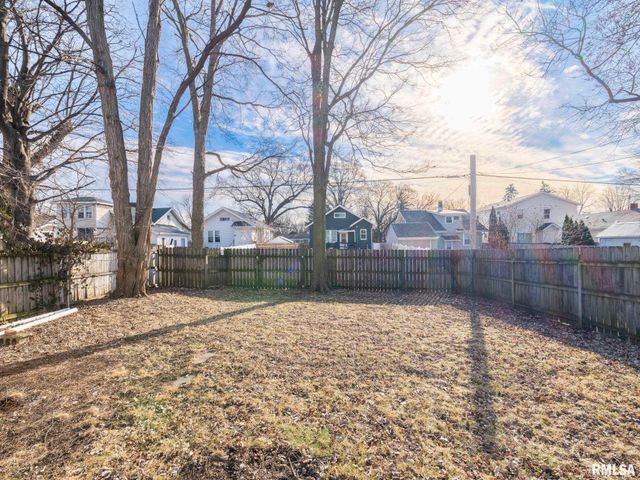 726 W CORRINGTON Avenue, Peoria, IL 61604