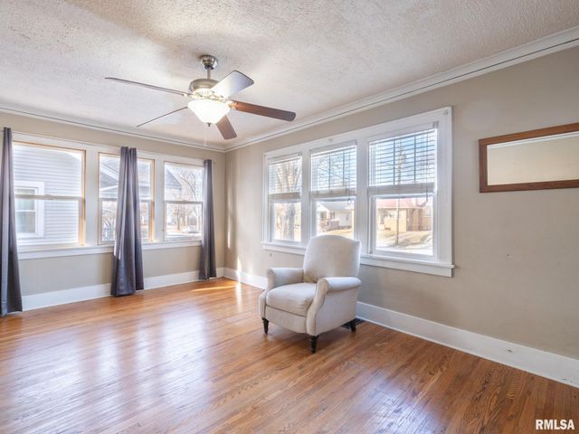 726 W CORRINGTON Avenue, Peoria, IL 61604