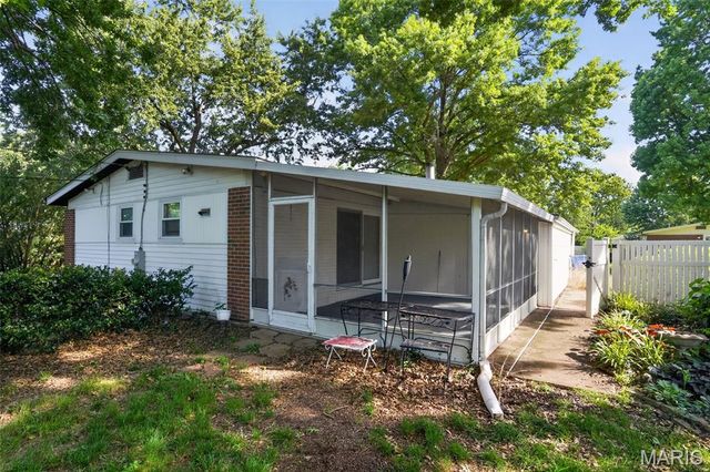 2560 Suffolk Place, Florissant, MO 63033