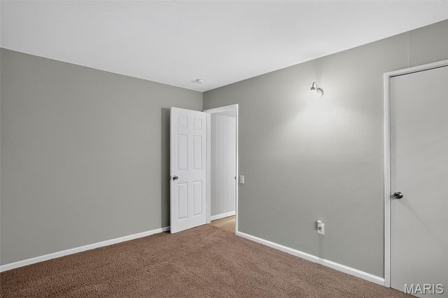 2560 Suffolk Place, Florissant, MO 63033