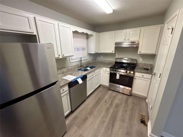 732 Newport Dr, Villa Rica, GA 30180