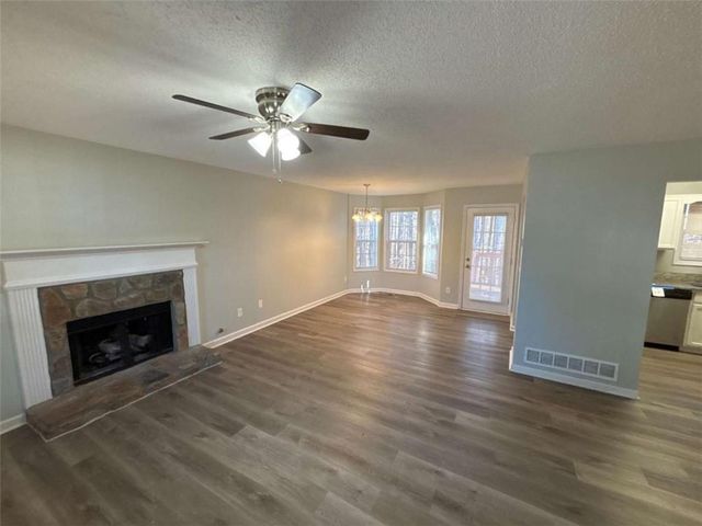 732 Newport Dr, Villa Rica, GA 30180