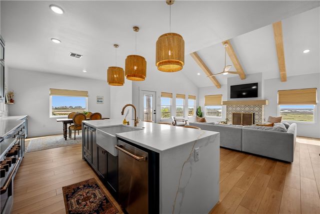 2215 S Mathis St, Rockport, TX 78382