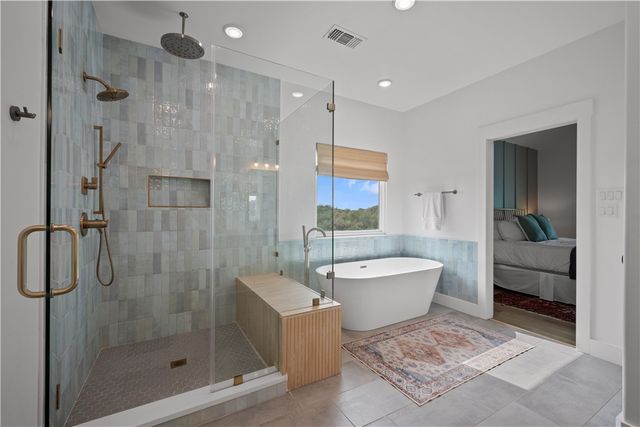 2215 S Mathis St, Rockport, TX 78382