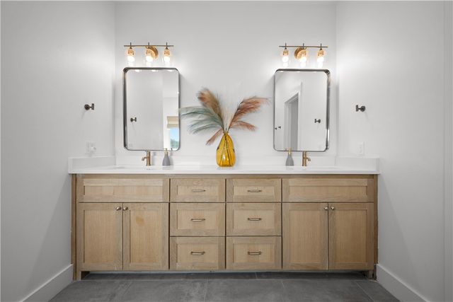 2215 S Mathis St, Rockport, TX 78382