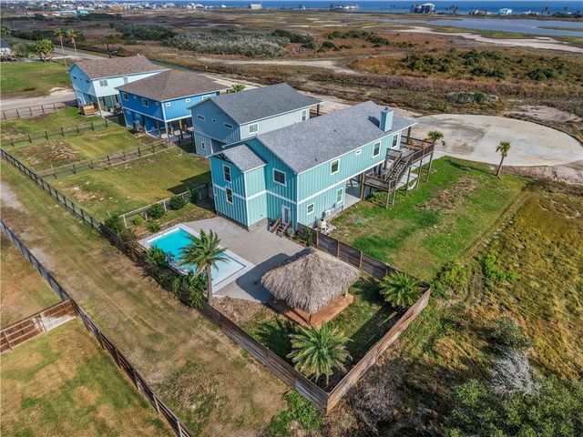 2215 S Mathis St, Rockport, TX 78382