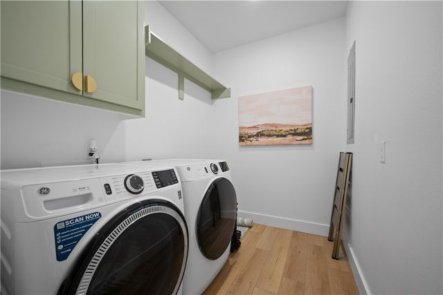 2215 S Mathis St, Rockport, TX 78382