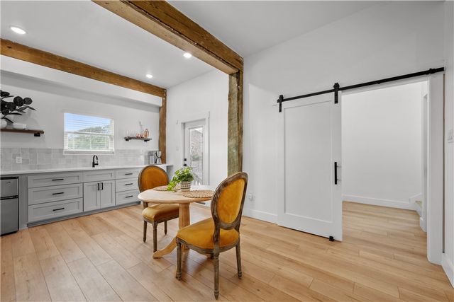 2215 S Mathis St, Rockport, TX 78382