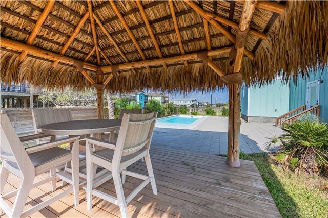 2215 S Mathis St, Rockport, TX 78382