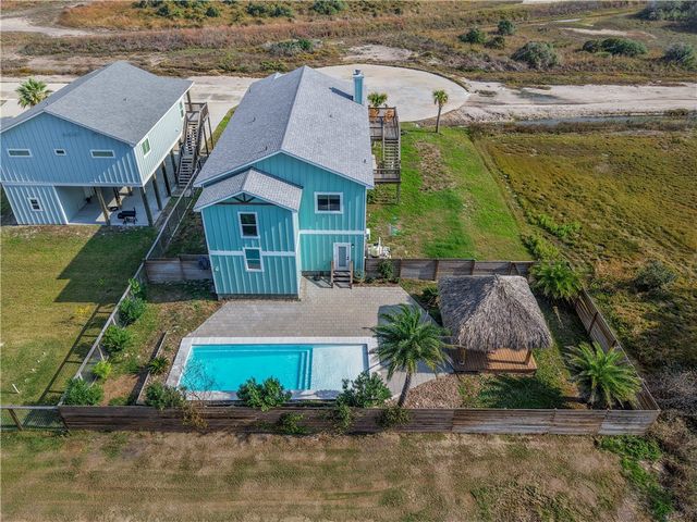 2215 S Mathis St, Rockport, TX 78382
