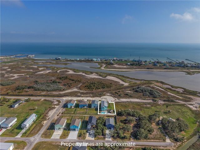 2215 S Mathis St, Rockport, TX 78382