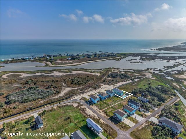 2215 S Mathis St, Rockport, TX 78382