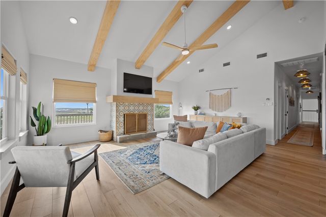 2215 S Mathis St, Rockport, TX 78382