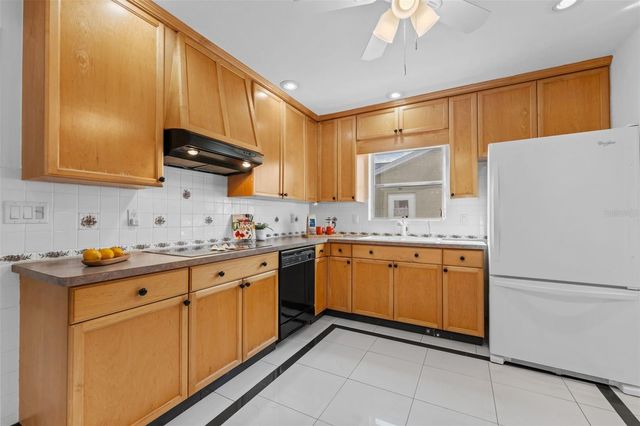 11095 87TH AVENUE, Seminole, FL 33772