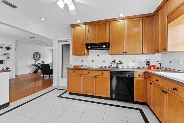 11095 87TH AVENUE, Seminole, FL 33772